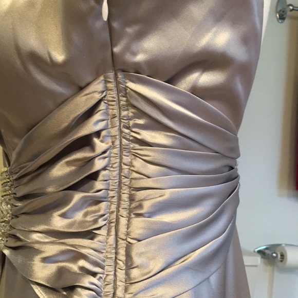 Silver Pearls gown from Rio - Picture 5 of 6